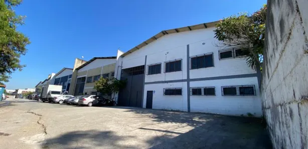Galpão / Depósito / Armazém com 3 Quartos para alugar, 1100m² no Jardim Henriqueta, Taboão da Serra