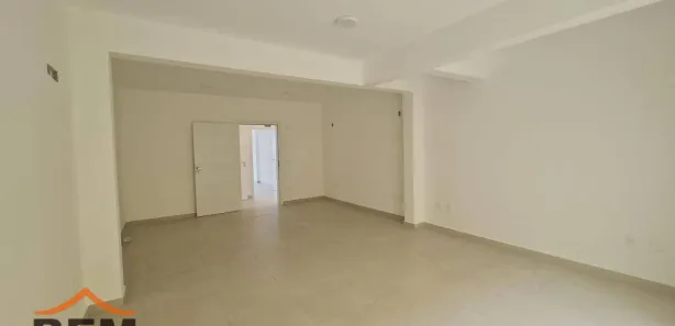 Conjunto Comercial / Sala para alugar, 40m² no Monte Alegre, Camboriú