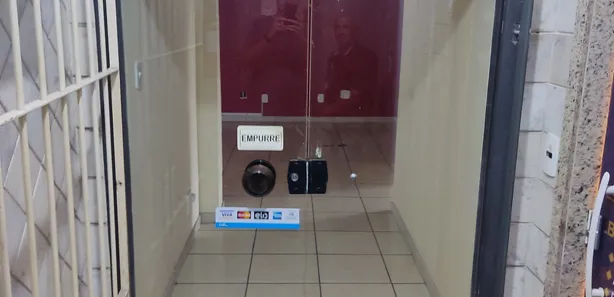 Conjunto Comercial / Sala com 2 Quartos para alugar, 86m² no Aterrado, Volta Redonda