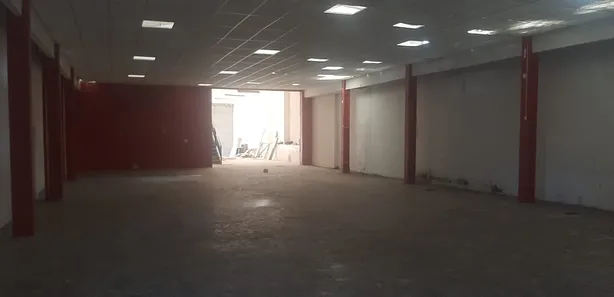 Galpão / Depósito / Armazém com 1 Quarto para venda ou aluguel, 650m² no Encruzilhada, Santos