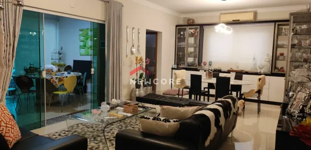 Casa de Condomínio com 3 Quartos à venda, 260m² no Jardim Leblon, Maringá