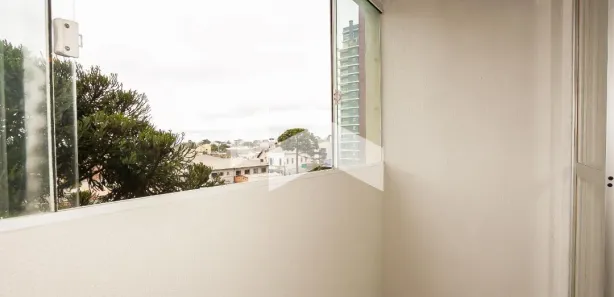 Apartamento com 3 Quartos para alugar, 77m² no Cristo Rei, Curitiba