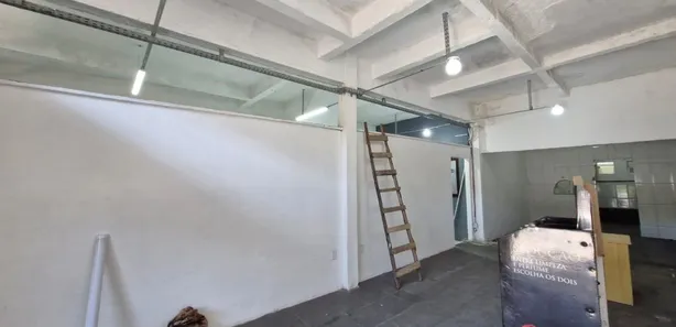 Loja / Salão / Ponto Comercial para alugar, 139m² no Castelanea, Petrópolis