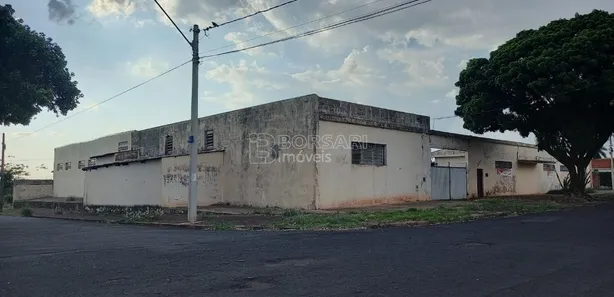 Galpão / Depósito / Armazém para venda ou aluguel, 513m² no Jardim Universal, Araraquara