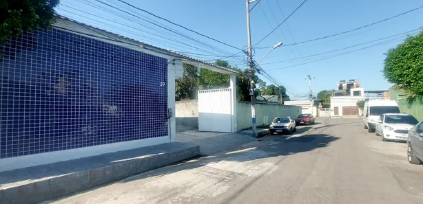 Galpão / Depósito / Armazém com 3 Quartos para venda ou aluguel, 390m² no Santa Terezinha, Mesquita