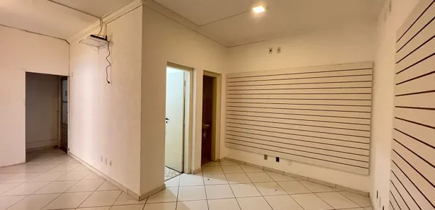 Conjunto Comercial / Sala para alugar, 95m² no Centro, Salto