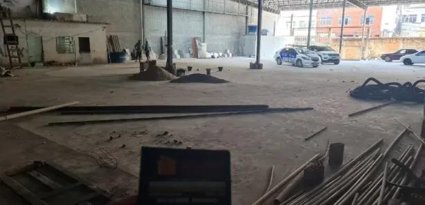 Galpão / Depósito / Armazém para venda ou aluguel, 1500m² no Centro, Nilópolis