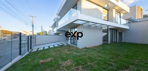 Sobrado com 3 Quartos à venda, 195m² no Uberaba, Curitiba