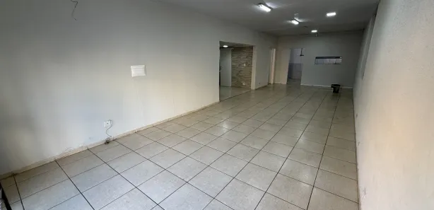 Loja / Salão / Ponto Comercial com 3 Quartos para alugar, 100m² no Monjolo, Foz do Iguaçu