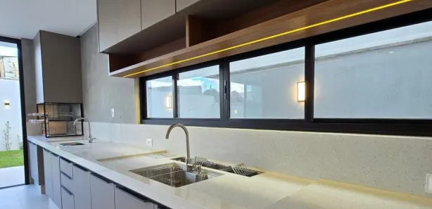 Sobrado com 4 Quartos à venda, 325m² no Universidade, Vitória da Conquista