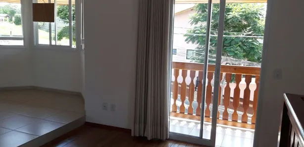 Casa de Condomínio com 3 Quartos para venda ou aluguel, 185m² no Vila Irene, São Roque
