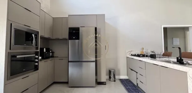 Fazenda / Sítio / Chácara com 4 Quartos à venda, 1300m² no , Mairinque