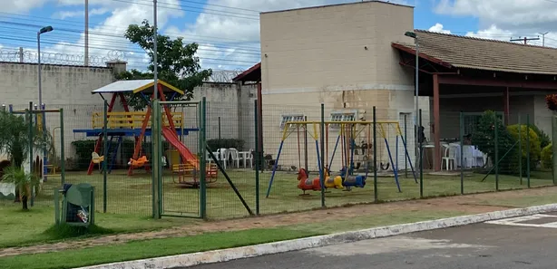 Casa de Condomínio com 3 Quartos para alugar, 69m² no Jardim Decolores, Trindade