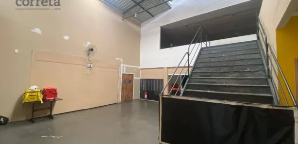 Galpão / Depósito / Armazém para alugar, 858m² no Costazul, Rio das Ostras