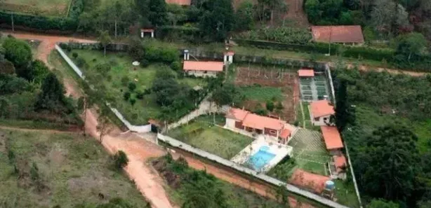 Fazenda / Sítio / Chácara com 4 Quartos à venda, 6000m² no Chácara Fischer, Itapecerica da Serra