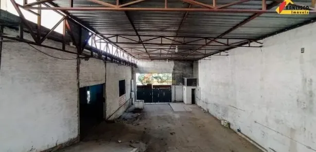 Galpão / Depósito / Armazém à venda, 700m² no Santo Antônio, Divinópolis