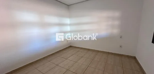 Casa com 3 Quartos para alugar, 110m² no Conjunto Residencial JK, Montes Claros