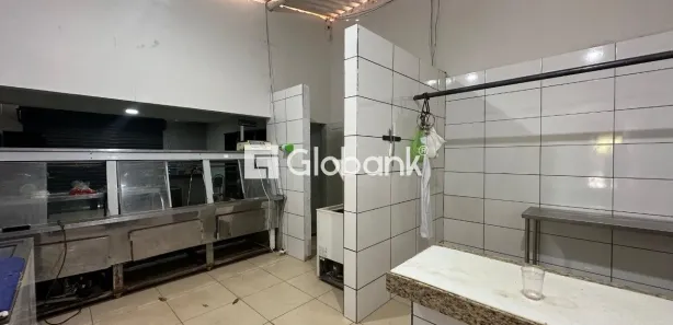 Conjunto Comercial / Sala para alugar, 105m² no Santo Inácio, Montes Claros