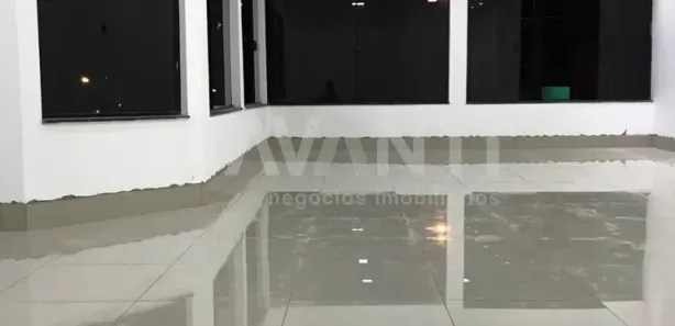 Prédio Inteiro com 2 Quartos para venda ou aluguel, 480m² no Vila Aeroporto, Campinas