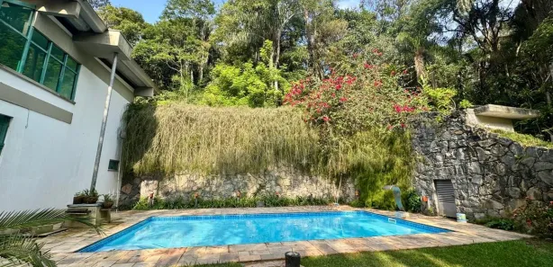 Fazenda / Sítio / Chácara com 3 Quartos para venda ou aluguel, 273m² no Chácaras Bartira, Embu das Artes