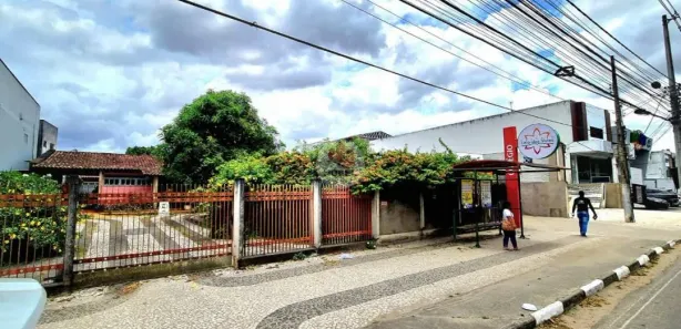 Casa com 3 Quartos para alugar, 1500m² no Centro, Feira de Santana