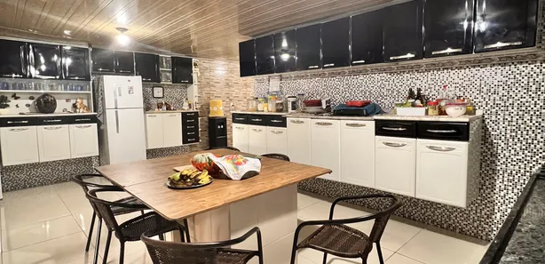 Casa com 6 Quartos à venda, 421m² no Betânia, Manaus