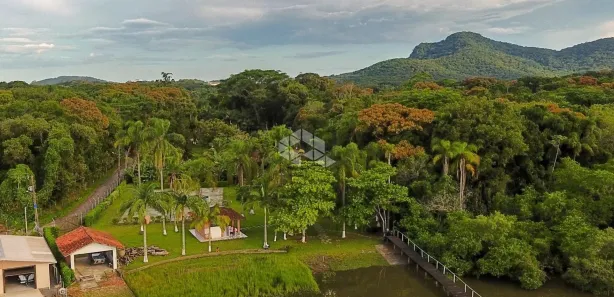 Fazenda / Sítio / Chácara com 4 Quartos à venda, 420m² no Das Laranjeiras, São Francisco do Sul