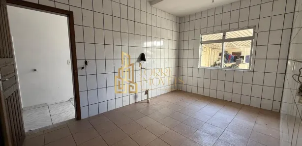 Casa com 2 Quartos para alugar, 75m² no Centro, Navegantes