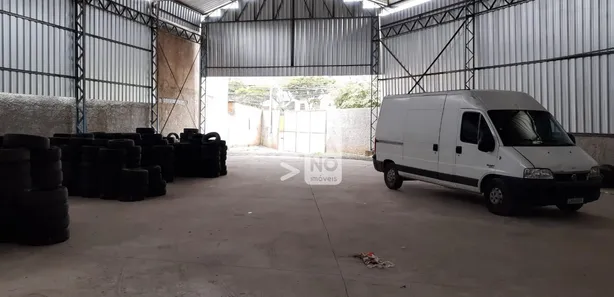 Galpão / Depósito / Armazém para venda ou aluguel, 585m² no Dom Bosco, Volta Redonda