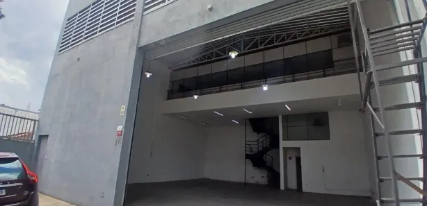 Galpão / Depósito / Armazém para alugar, 228m² no Jardim Fontana, Cotia