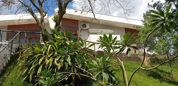 Casa com 3 Quartos para venda ou aluguel, 397m² no Chácara dos Junqueiras, Carapicuíba