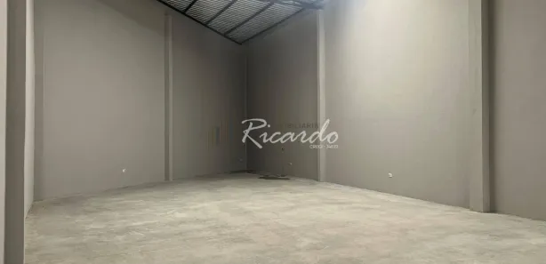 Loja / Salão / Ponto Comercial para alugar, 330m² no Vila Triângulo, Arapongas