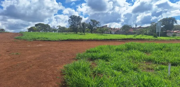 Terreno / Lote / Condomínio à venda, 360m² no Felipe Cláudio de Sales, Pedro Leopoldo