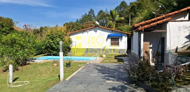 Fazenda / Sítio / Chácara com 3 Quartos à venda, 100m² no Engenheiro Passos, Resende