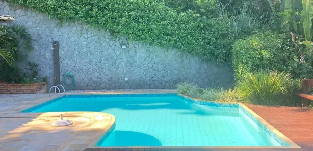 Casa de Condomínio com 3 Quartos para alugar, 390m² no Itaipu, Niterói