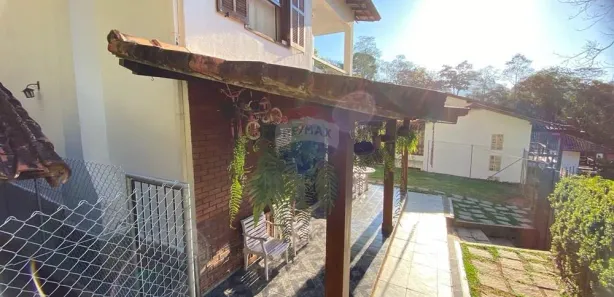 Casa de Condomínio com 3 Quartos à venda, 138m² no Nogueira, Petrópolis