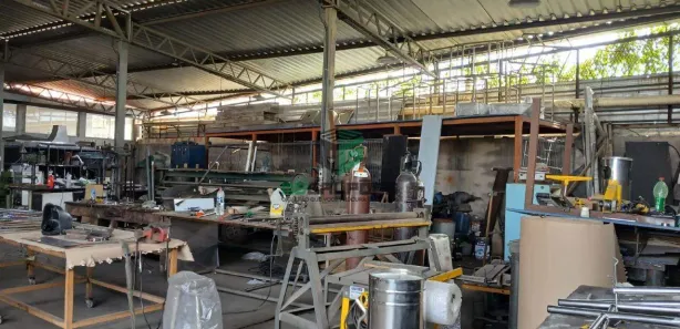 Galpão / Depósito / Armazém para alugar, 400m² no Célvia, Vespasiano