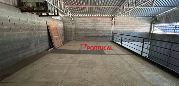 Galpão / Depósito / Armazém para alugar, 200m² no Riviera Fluminense, Macaé