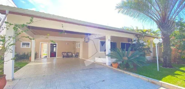 Casa com 3 Quartos para alugar, 250m² no , Pontal do Paraná