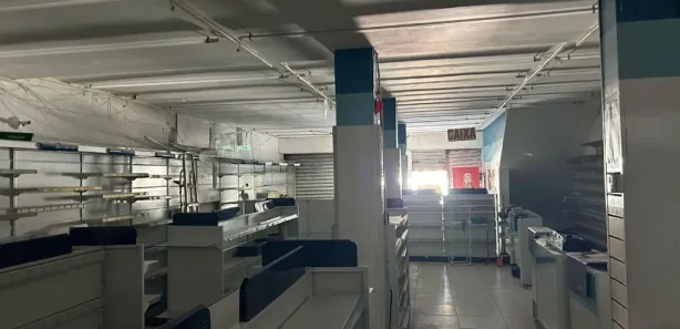 Loja / Salão / Ponto Comercial à venda, 300m² no Estação, São Pedro da Aldeia