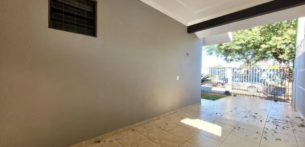 Casa com 3 Quartos para alugar, 100m² no Jardim Licce, Maringá