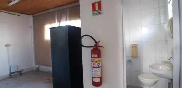 Galpão / Depósito / Armazém para venda ou aluguel, 240m² no Vila Mathias, Santos
