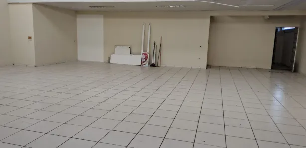 Conjunto Comercial / Sala para alugar, 175m² no Maracanã, Colombo