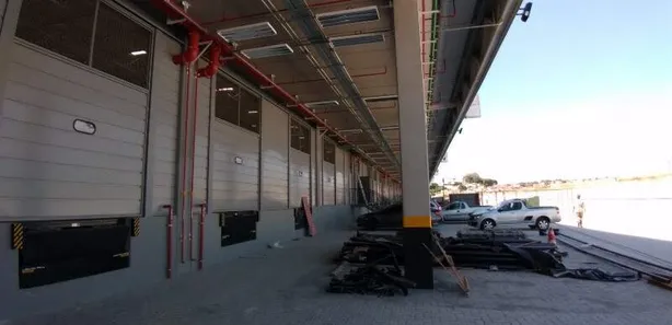 Galpão / Depósito / Armazém para alugar, 2369m² no Padroeira, Osasco