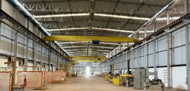 Galpão / Depósito / Armazém para alugar, 5000m² no Centro, Escada