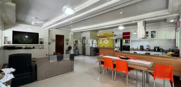 Fazenda / Sítio / Chácara com 6 Quartos à venda, 450m² no Vale das Pedrinhas, Guapimirim