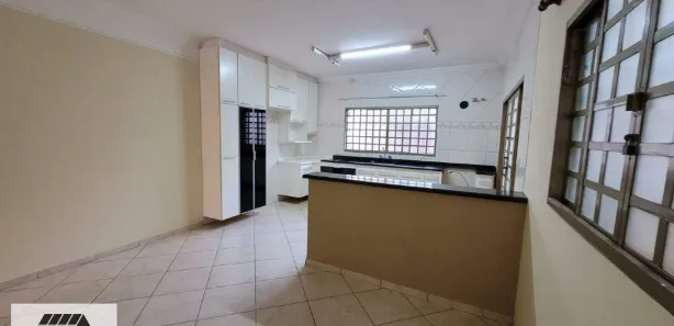 Casa com 4 Quartos para alugar, 227m² no Parque Residencial Jaguari, Americana