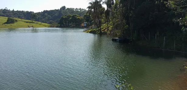 Fazenda / Sítio / Chácara com 3 Quartos à venda, 1050m² no , Igaratá