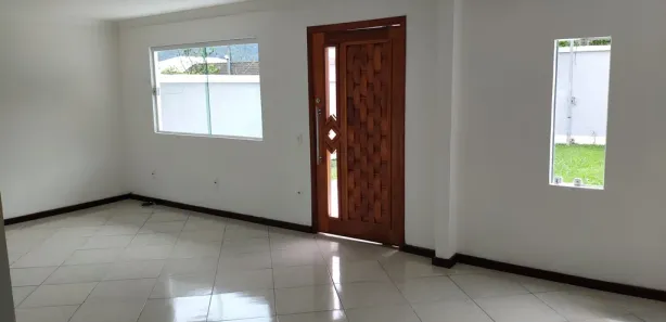 Casa com 2 Quartos para alugar, 360m² no Cotia, Guapimirim