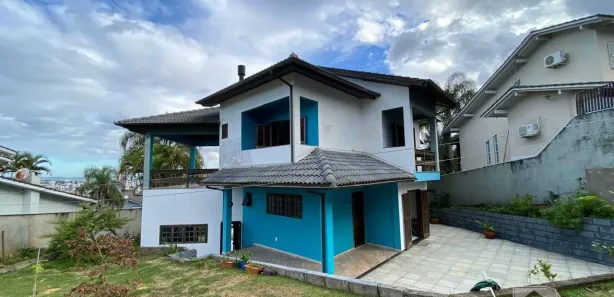Casa com 3 Quartos para alugar, 210m² no Mina Brasil, Criciúma